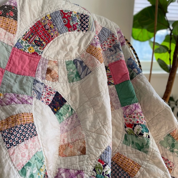 Vintage Handmade Double Wedding Ring Patchwork Quilt 84x64 Feedsack Fabrics - Picture 8 of 16